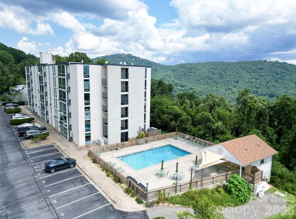 647 Town Mountain Road, Asheville, NC 28804