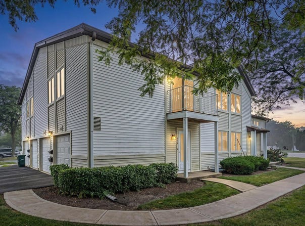 608 Inverrary Lane, Deerfield, IL 60015