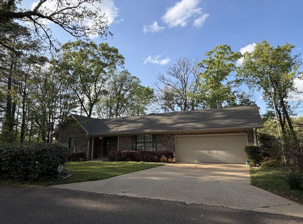 598 Pennington Lake, Columbus, MS 39705