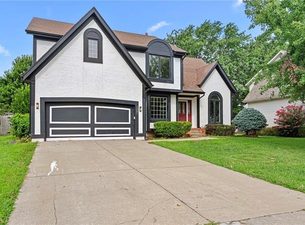 1361 S Hunter Drive, Olathe, KS 66062