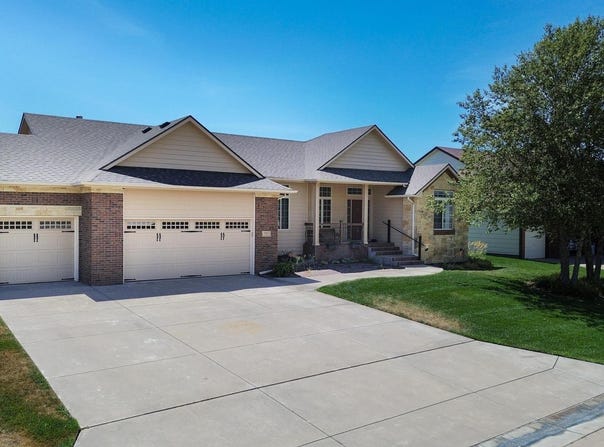 727 Goldspike Ct, Newton, KS 67114