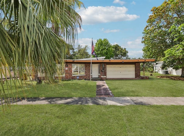 272 W 46th St, Hialeah, FL 33012