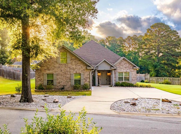 617 Edgemoor Terrace, Benton, AR 72015