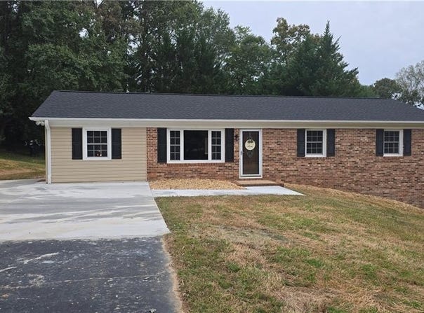 261 Dudley Avenue, Mount Airy, NC 27030
