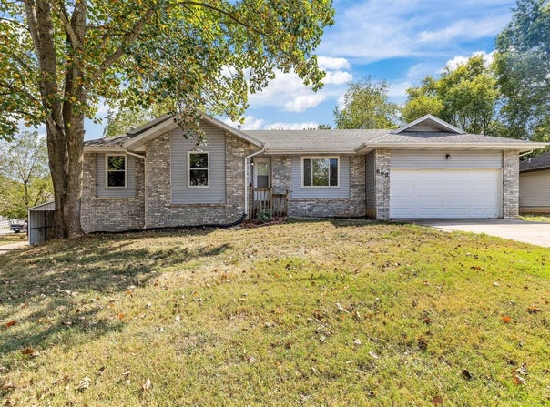 602 E Cherry Street, Nixa, MO 65714