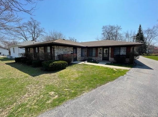 2009 W 14 Mile Road, Royal Oak, MI 48073