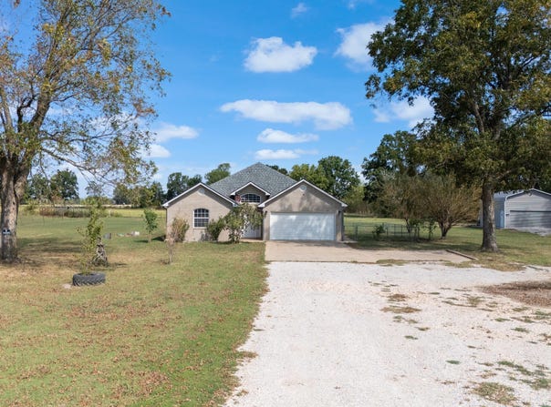63700 E 270 Road, Grove, OK 74344