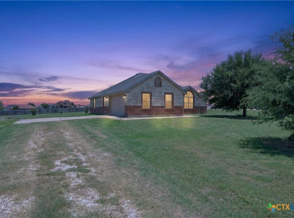 8407 Shaw Road, Rogers, TX 76569