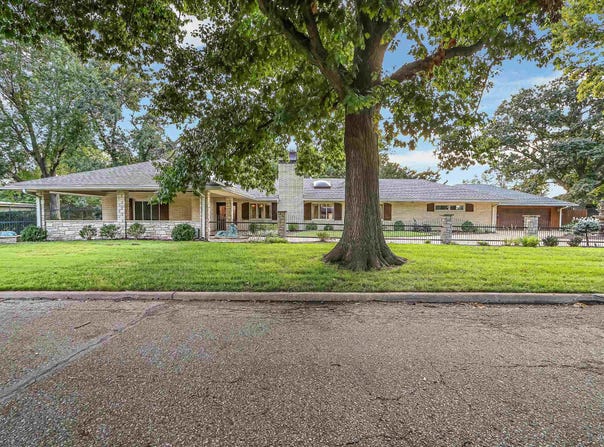 222 Pine Drive, Manhattan, KS 66502
