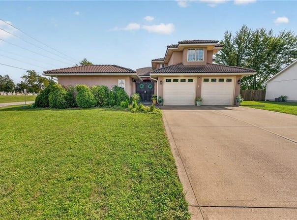 420 Crown Hill Road, Excelsior Springs, MO 64024