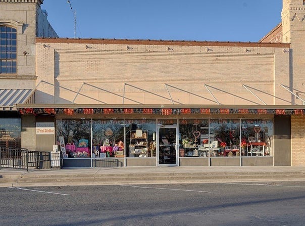 520 N Main St, Schulenburg, TX 78956