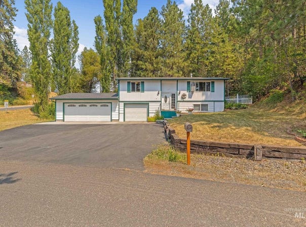321 Monica St, Troy, ID 83871