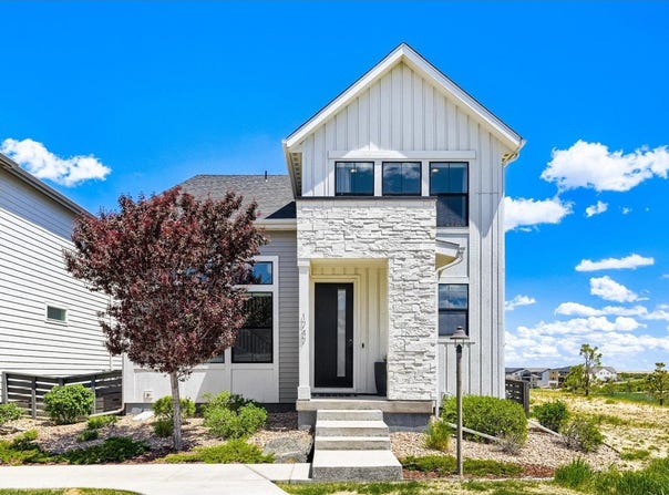 1747 Stable View Dr, Castle Pines, CO 80108
