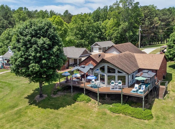 100 JASON LEE Dr, Phil Campbell, AL 35581