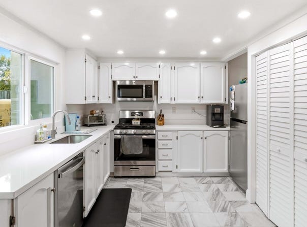 19233 Creekside LN, SALINAS, CA 93908