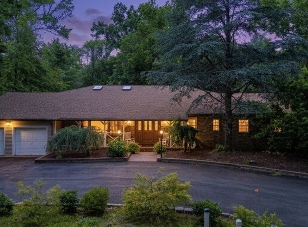 109 Fresh Ponds Rd, South Brunswick Twp., NJ 08831-3303