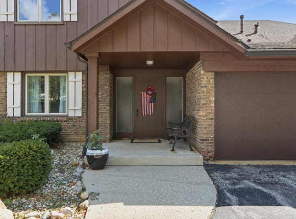 2529 E Lakeshore Drive, Crown Point, IN 46307