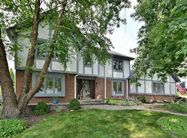 27W168 Chartwell Drive, Winfield, IL 60190