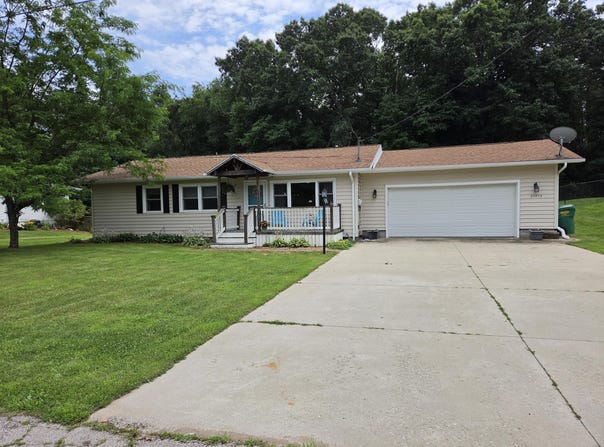 27853 Burmax Park, Dowagiac, MI 49047