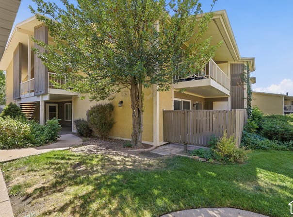 327 PEACH Ln, Bountiful, UT 84010