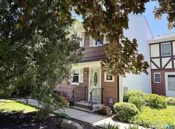 10 E Gate Lane, Hamden, CT 06514