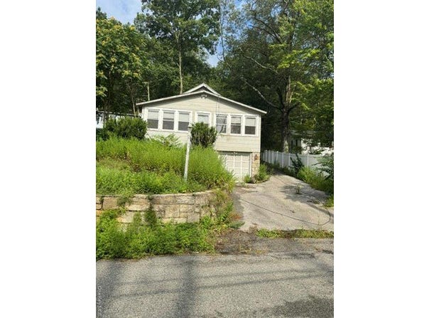 157 Tanglewylde Road, Lake Peekskill, NY 10537