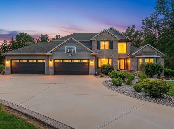 3401 KNOX Lane, NEENAH, WI 54956