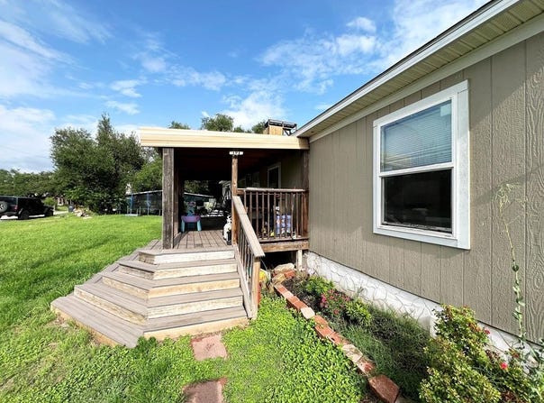 138 N Third St, Harper, TX 78631