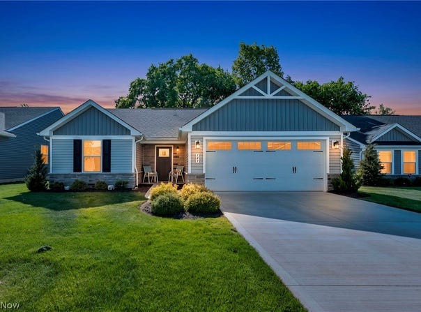 141 W Spring Drive, Elyria, OH 44035