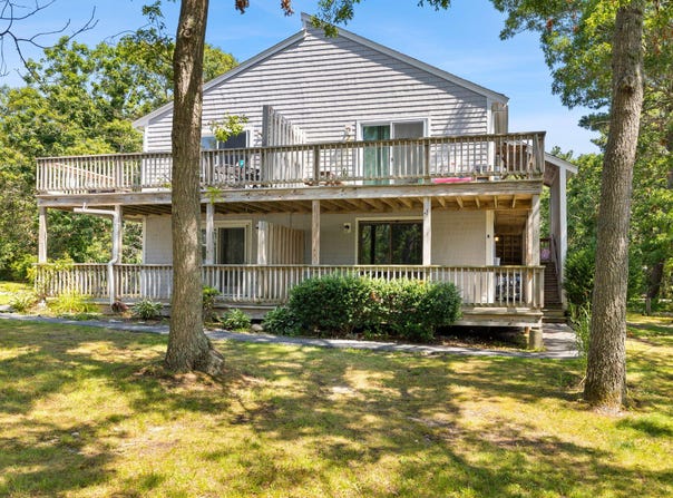 35 Ashumet Road, Mashpee, MA 02649