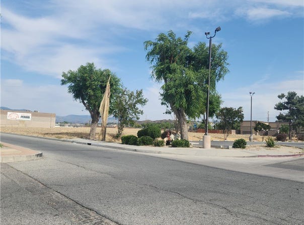 E Commonweaith Avenue, San Jacinto, CA 92583