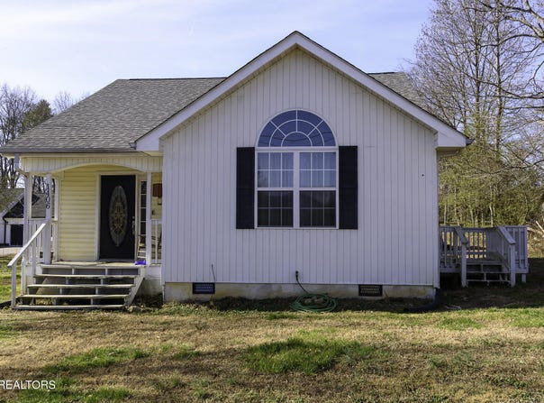 1406 Johnson St, Etowah, TN 37331
