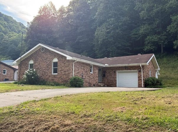 1580 Upper Blackberry Rd., Ransom, KY 41558