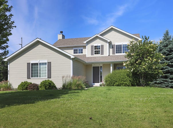 436 Ashley Dr, Williams Bay, WI 53191