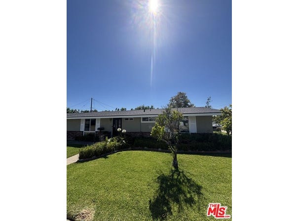 526 N Emerald Dr, Orange, CA 92868