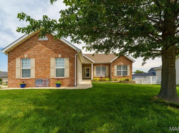 808 Blazing Star Drive, Waterloo, IL 62298