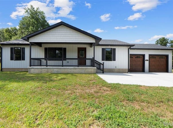 451 E North Street, Benton, MO 63736
