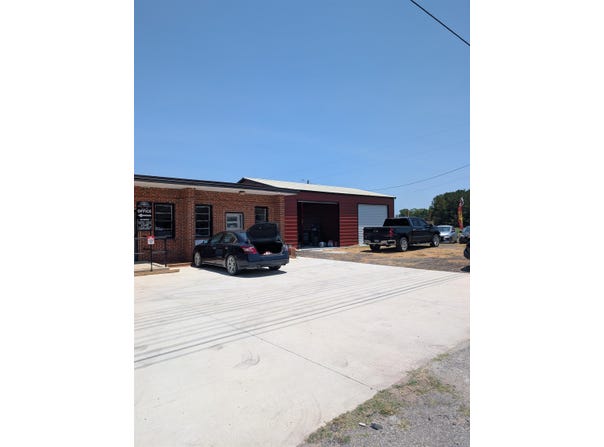 9174 Pleasant Hill Dr., Hemingway, SC 29554