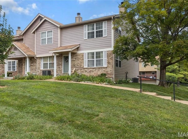 280 Carmel Woods Drive, Ballwin, MO 63021