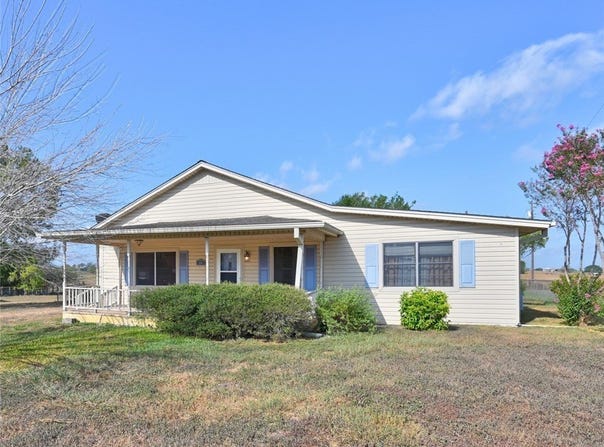 1134 State Higway 95, Shiner, TX 77984
