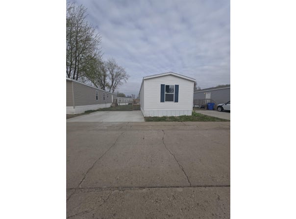 833 E Duke St, Vermillion, SD 57069