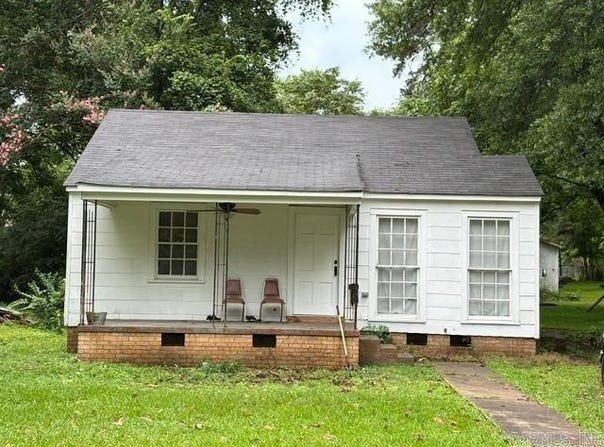 309 E 15th Street, Hope, AR 71801