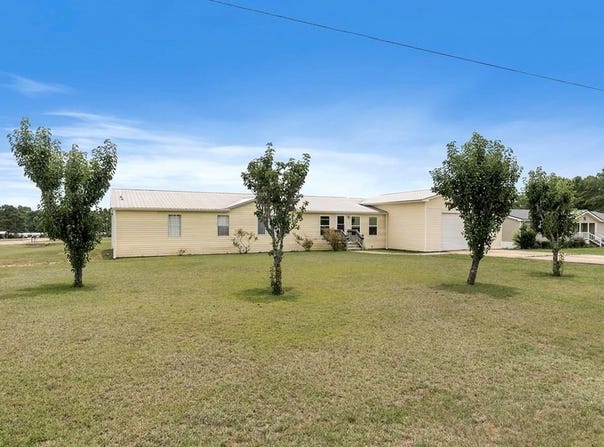 195 Hazel Drive, Headland, AL 36345