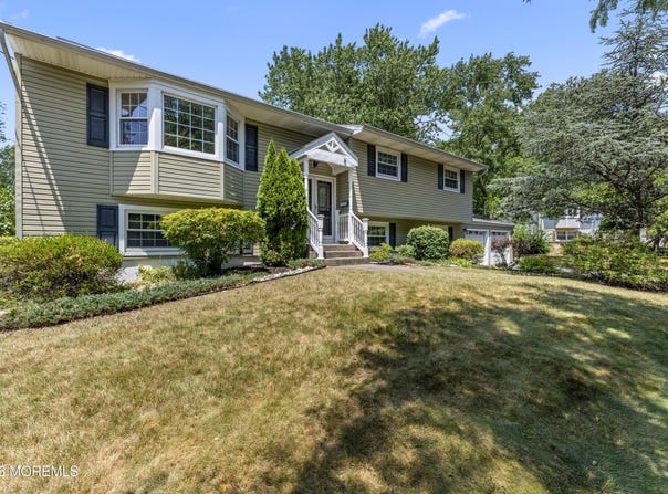5 Yale Court, East Brunswick, NJ 08816