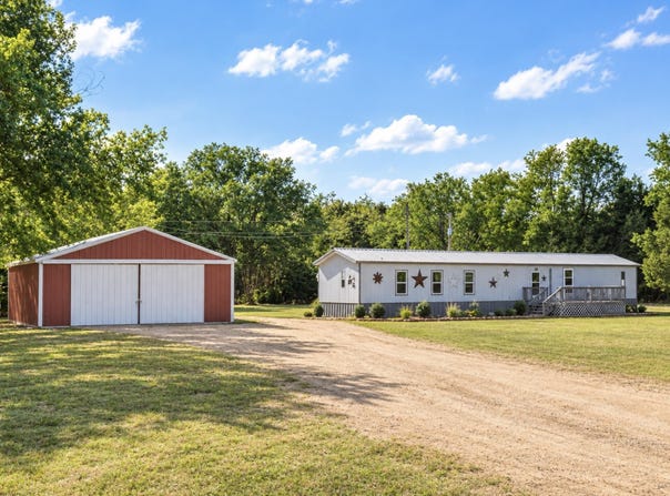 23200 W Mills Ave, Plevna, KS 67568