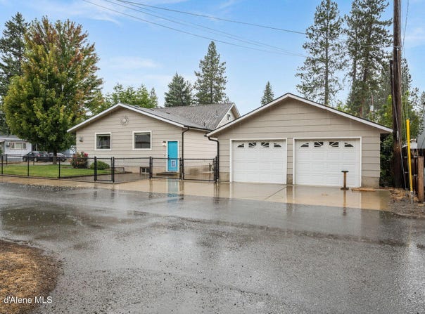 405 Sunset Dr, Pinehurst, ID 83850