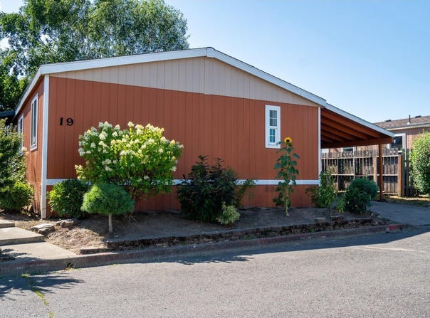 300 S EVEREST Rd, Newberg, OR 97132