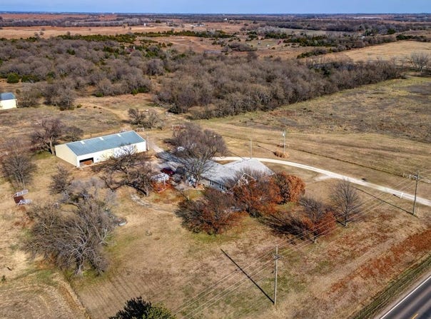 4622 E 9th Ave, Winfield, KS 67156