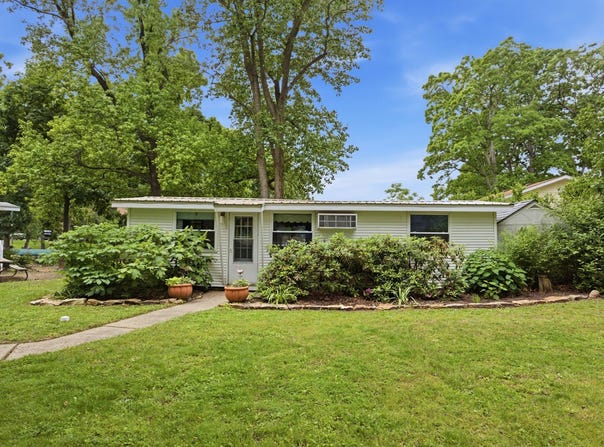 108 Shorts Drive, Neoga, IL 62447