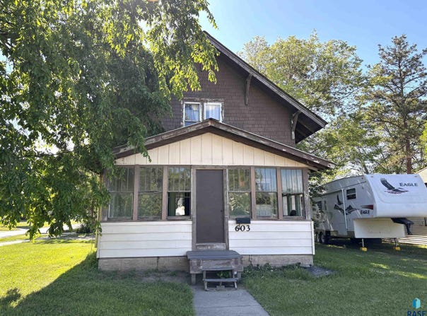 603 N Broadway Ave, Miller, SD 57362
